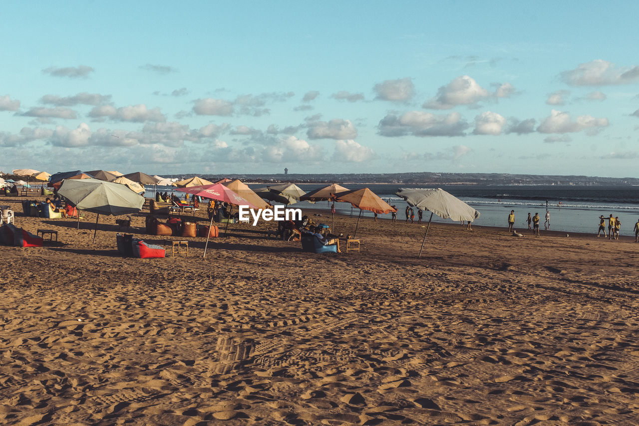 GROUP OF PEOPLE ON BEACH