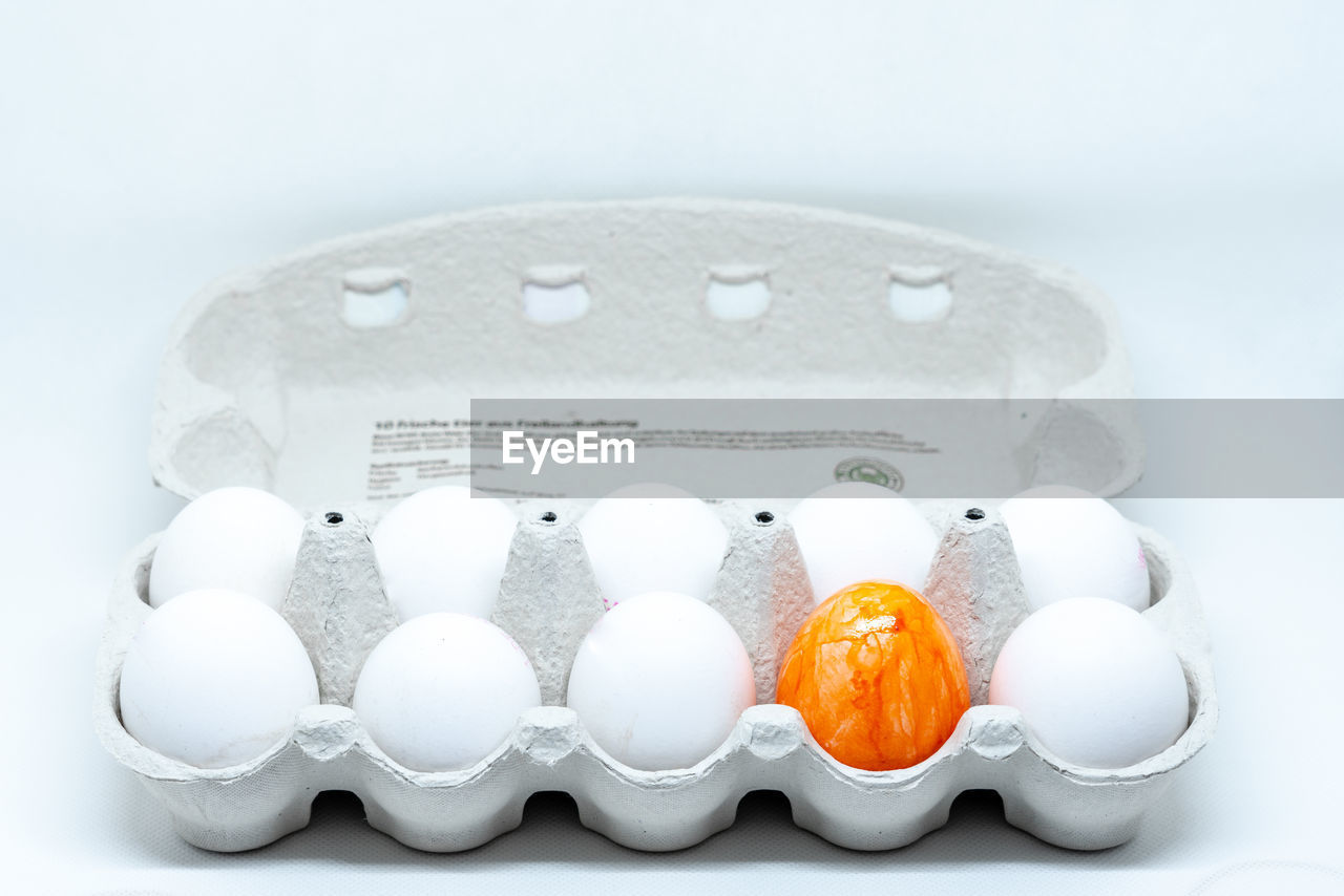 HIGH ANGLE VIEW OF EGGS IN CONTAINER ON TABLE