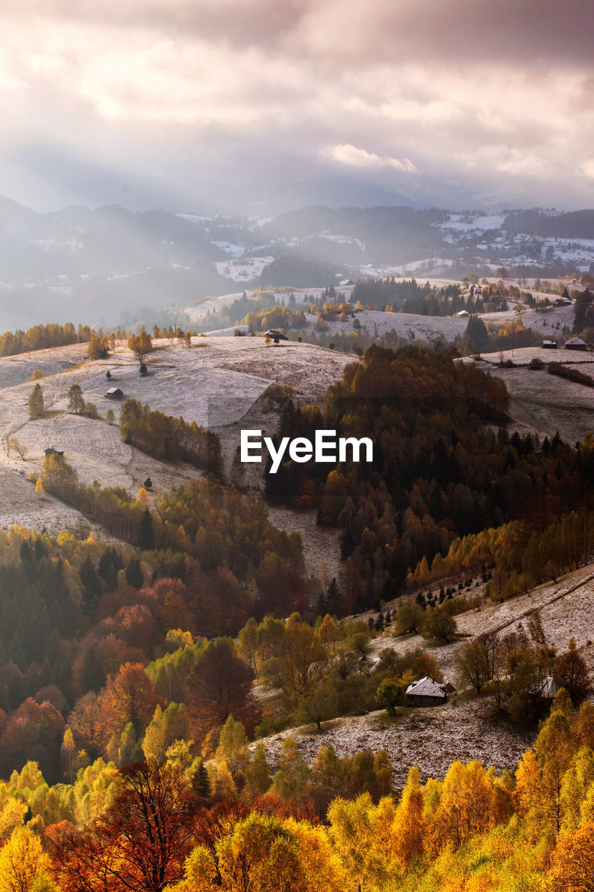 HIGH ANGLE VIEW OF RIVER AGAINST LANDSCAPE