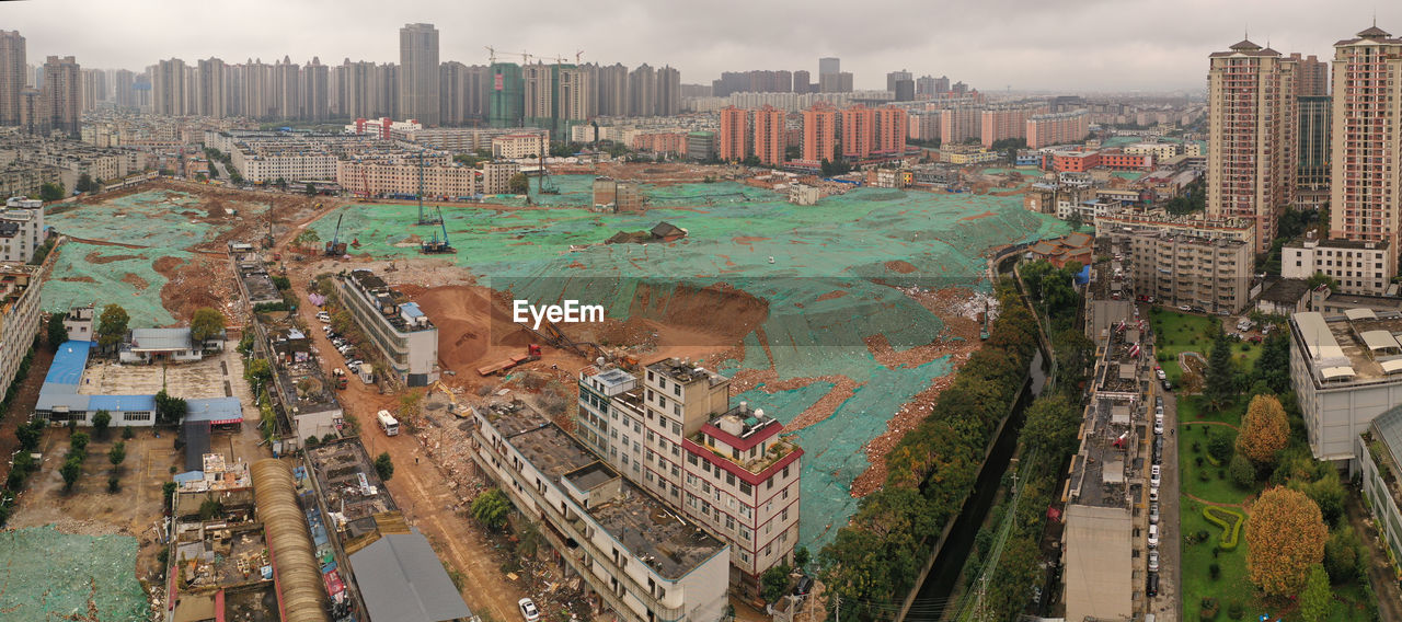 HIGH ANGLE VIEW OF BUILDINGS AGAINST SKY