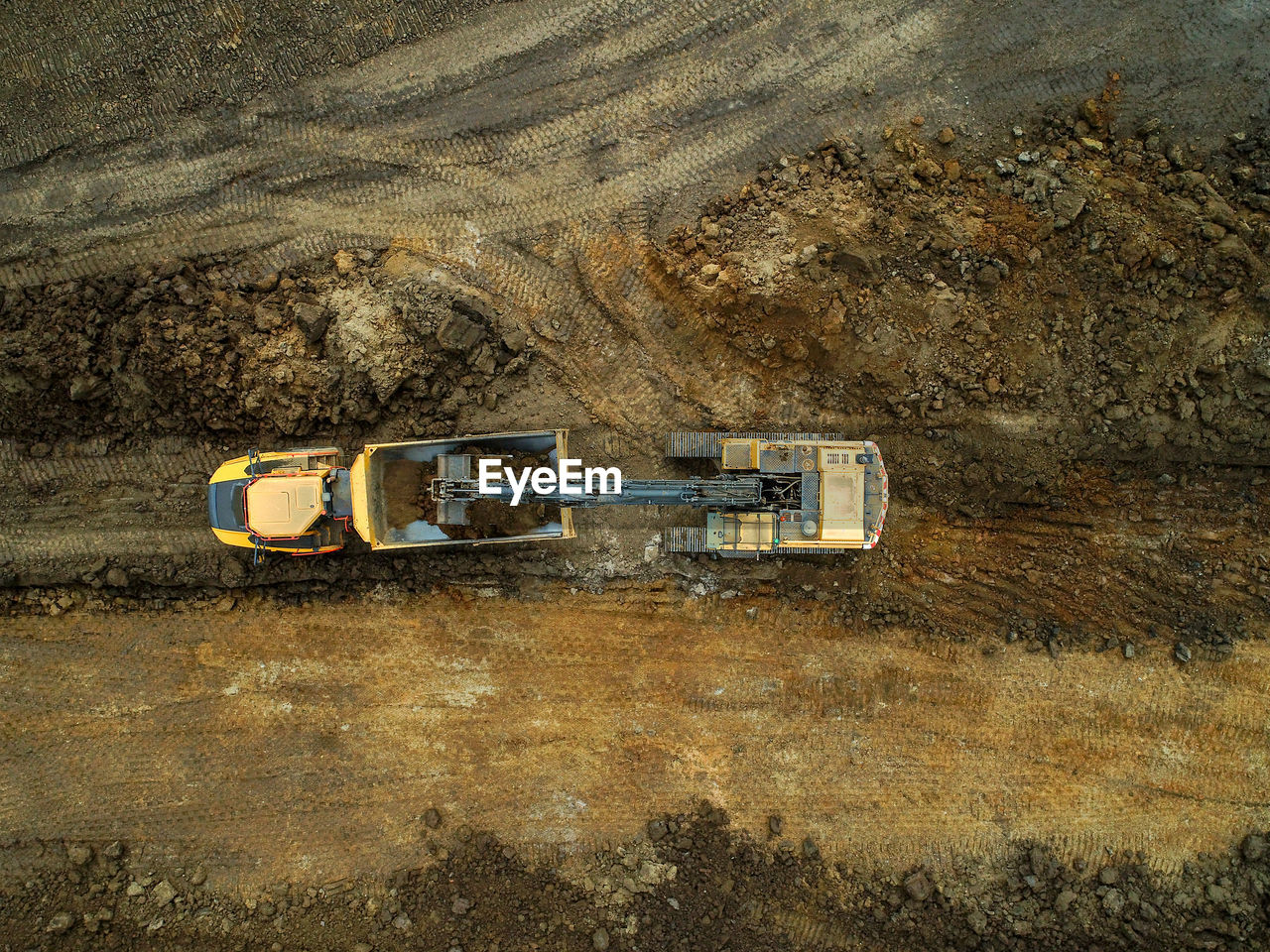 HIGH ANGLE VIEW OF OLD TRUCK ON FIELD