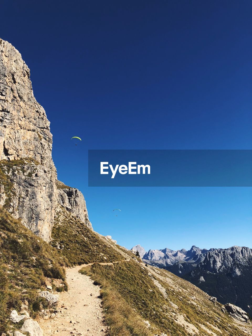 LOW ANGLE VIEW OF MOUNTAIN RANGE AGAINST BLUE SKY