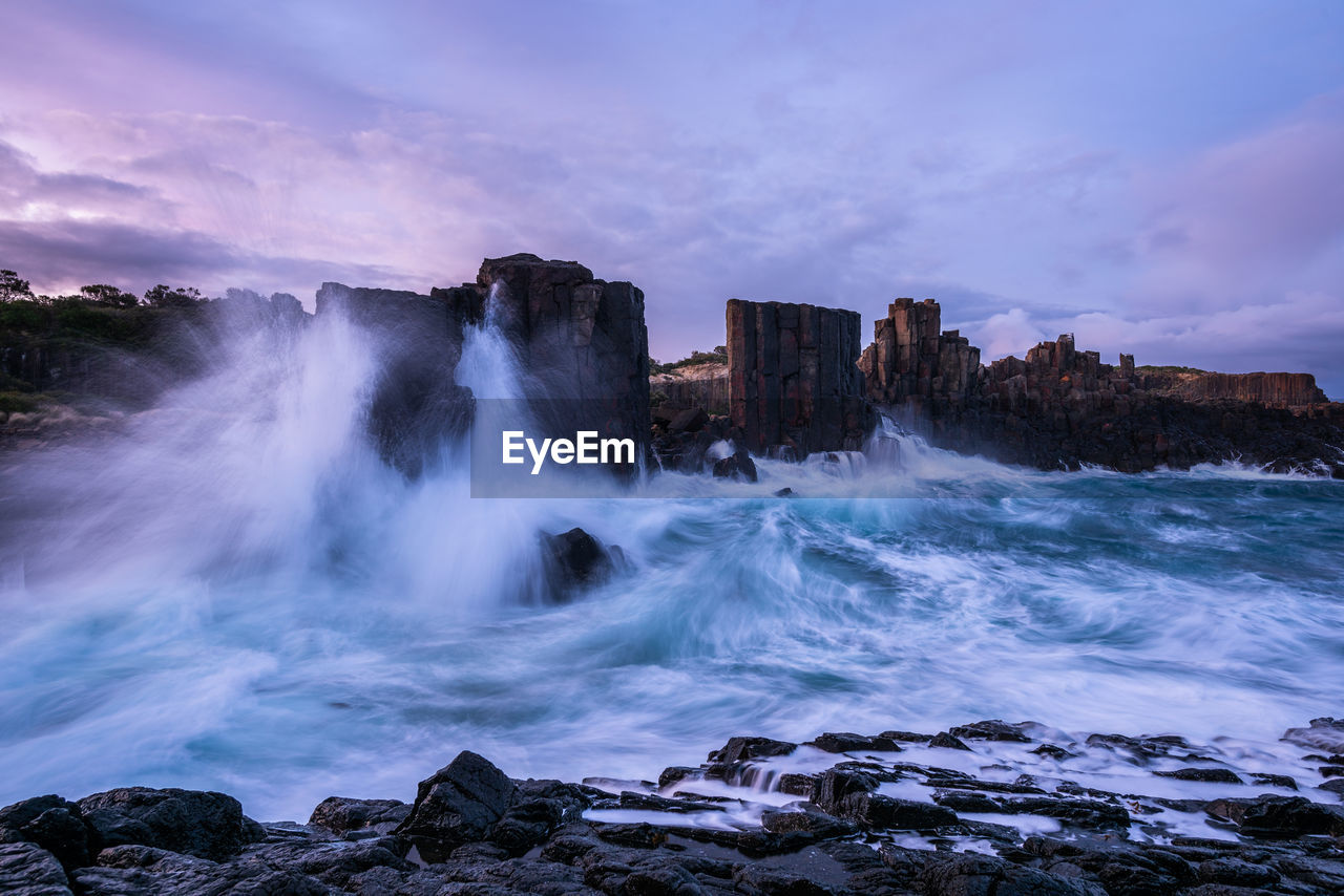 SCENIC VIEW OF SEA AGAINST ROCKS