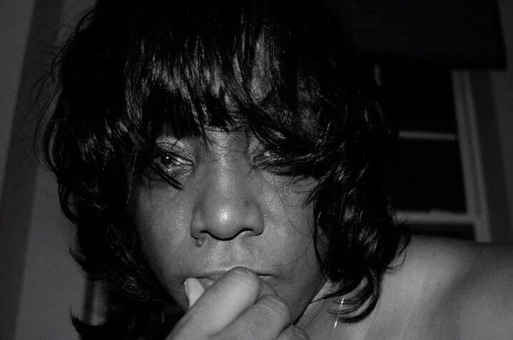 CLOSE-UP PORTRAIT OF A WOMAN