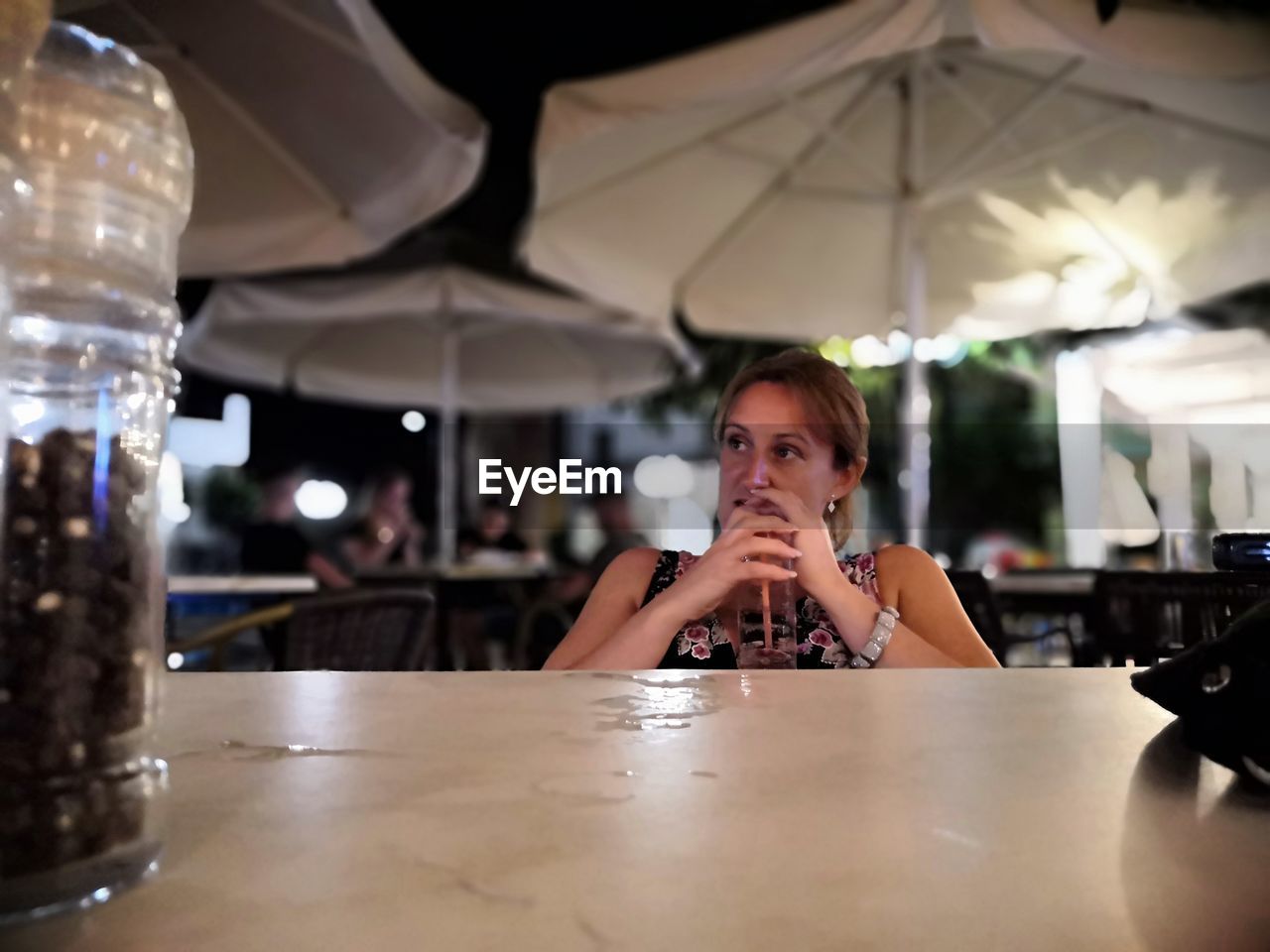 PORTRAIT OF A YOUNG WOMAN DRINKING GLASS