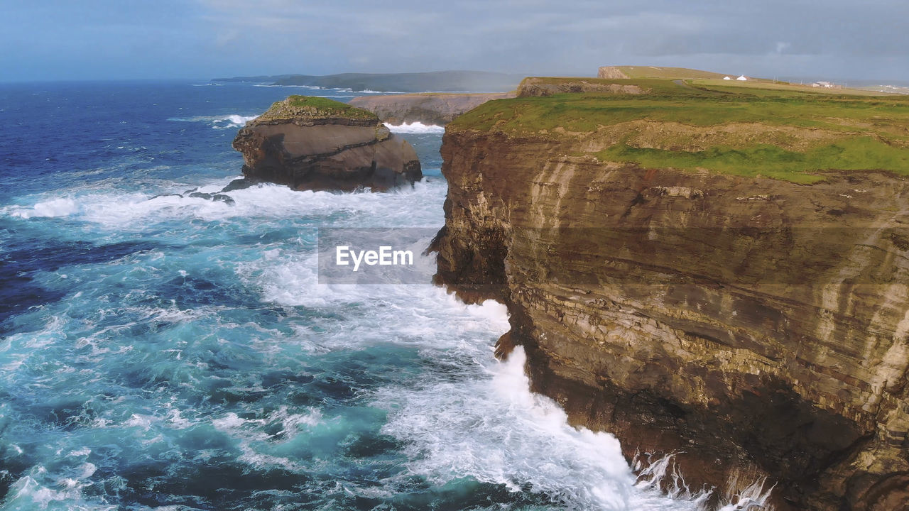 ROCK FORMATION ON SEA SHORE