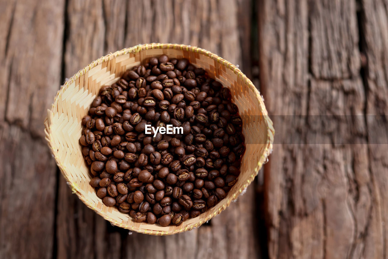 HIGH ANGLE VIEW OF COFFEE ON TABLE