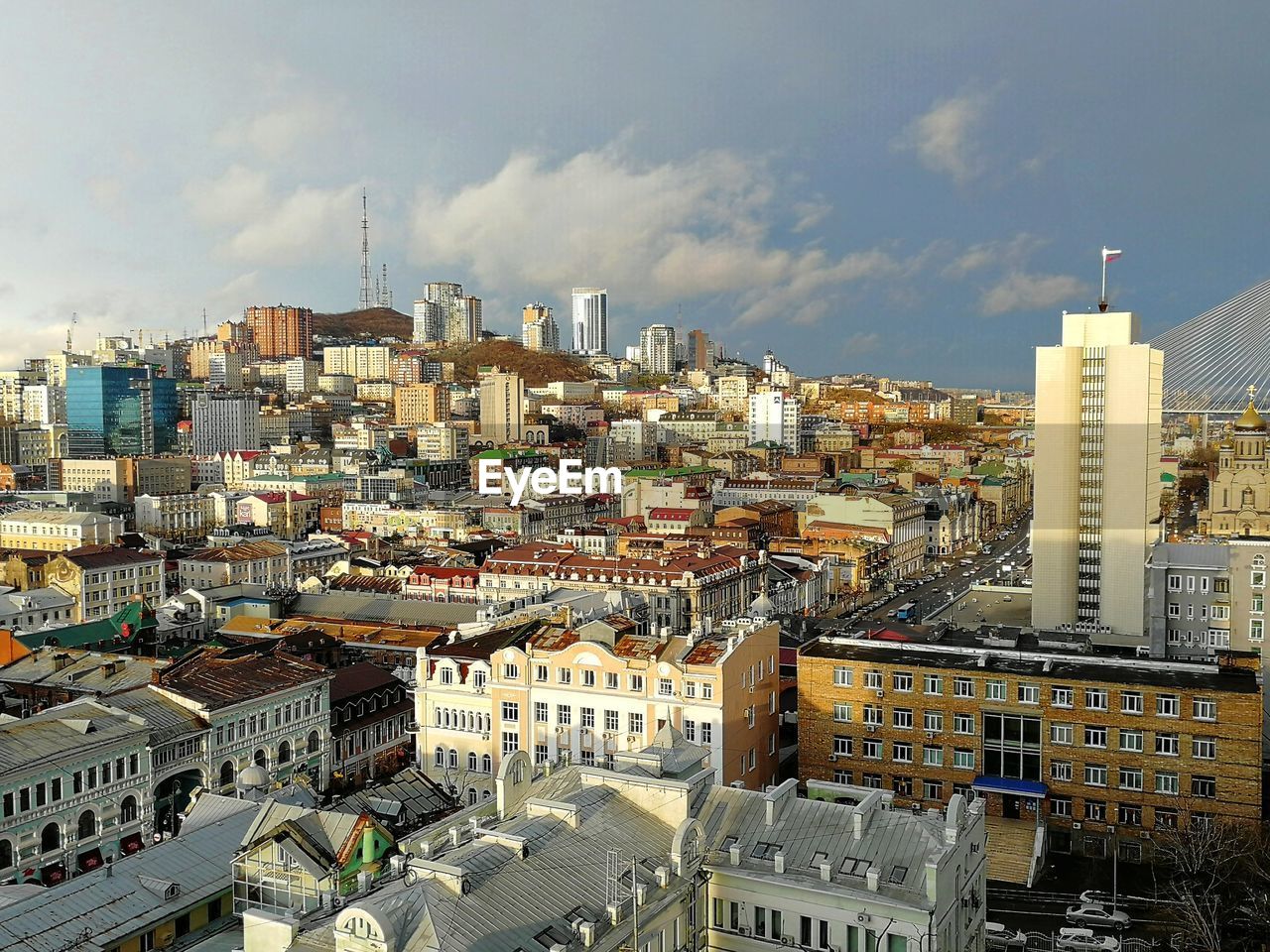 HIGH ANGLE VIEW OF BUILDINGS AGAINST SKY