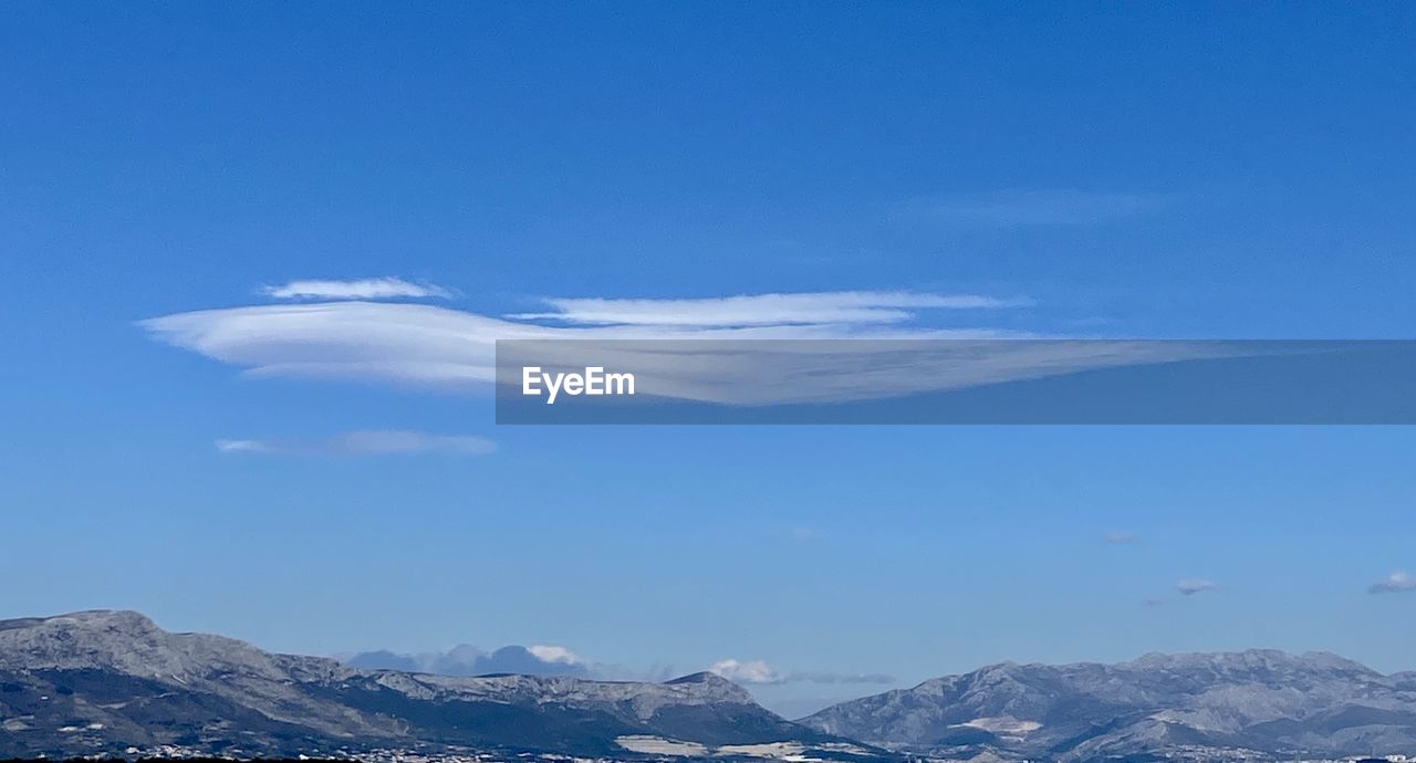 LOW ANGLE VIEW OF SNOWCAPPED MOUNTAINS AGAINST SKY