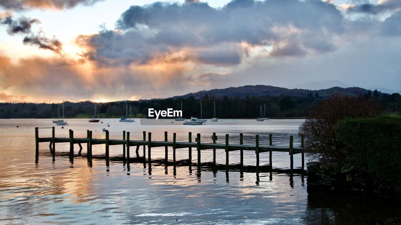 VIEW OF LAKE AGAINST SKY