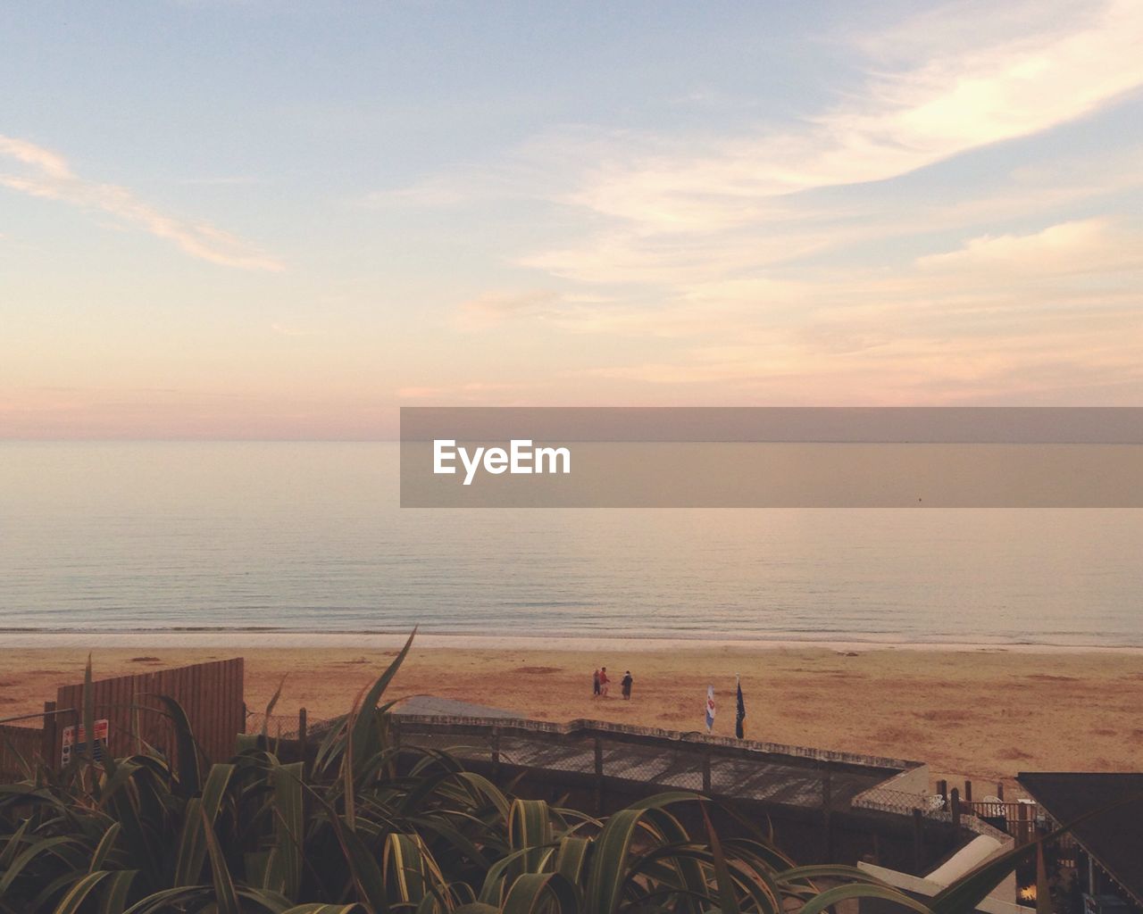 SCENIC VIEW OF SEA AGAINST SUNSET SKY