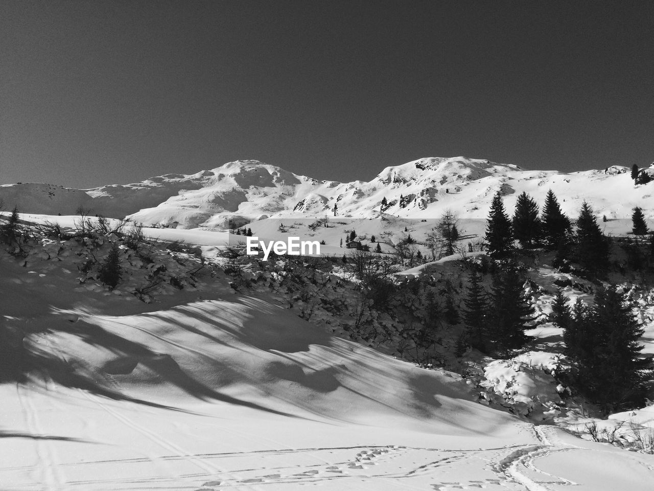 SNOWCAPPED MOUNTAINS AGAINST SKY