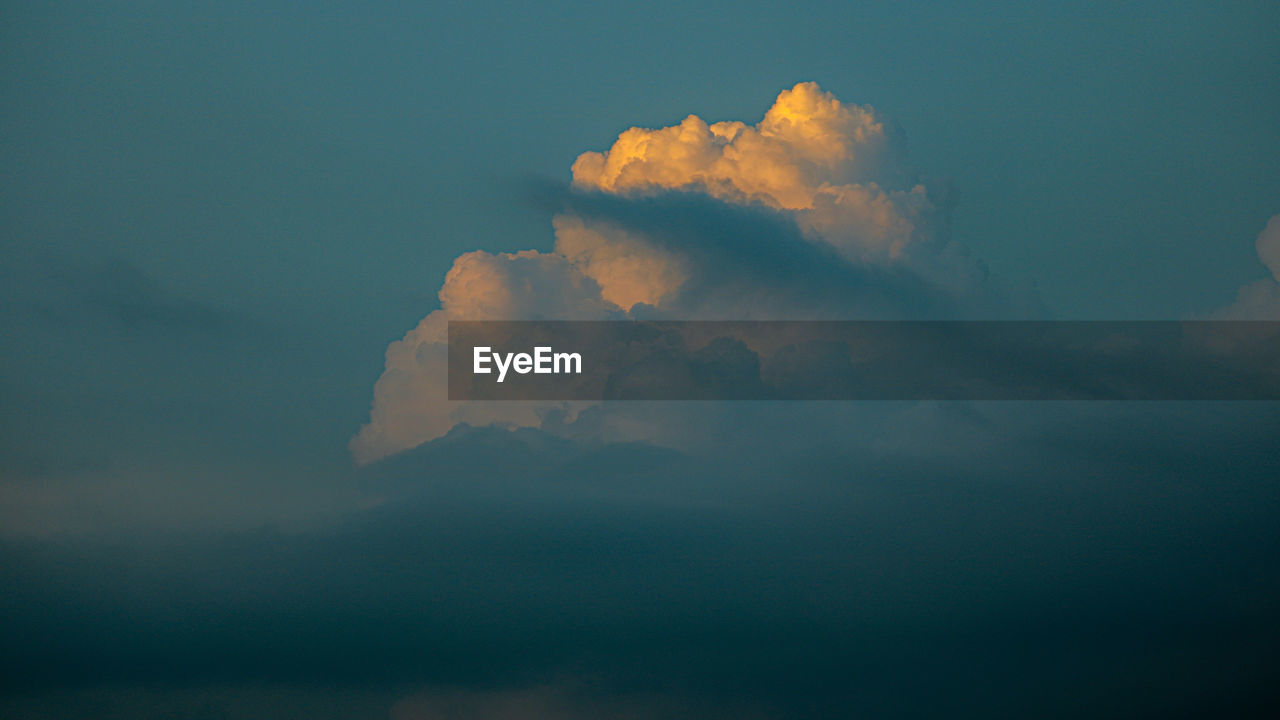 LOW ANGLE VIEW OF CLOUDY SKY