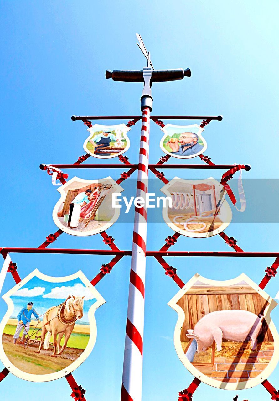 LOW ANGLE VIEW OF CROSS AGAINST CLEAR SKY