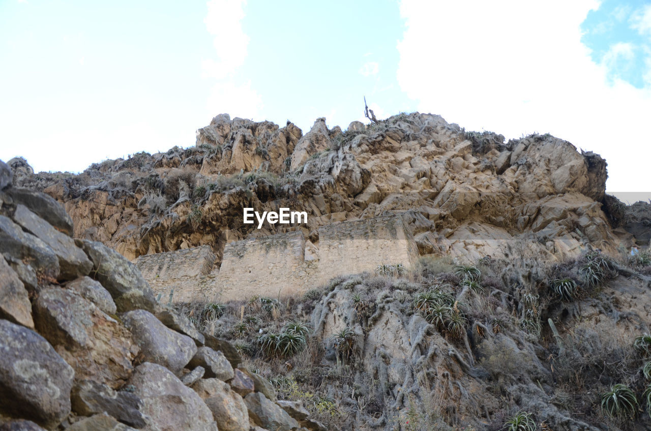 SCENIC VIEW OF ROCKY MOUNTAINS AGAINST SKY