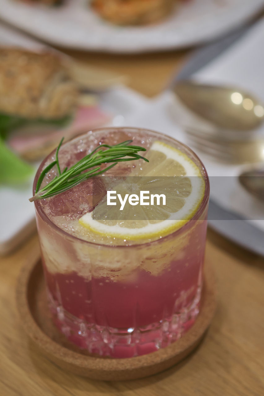 CLOSE-UP OF DRINK IN GLASS