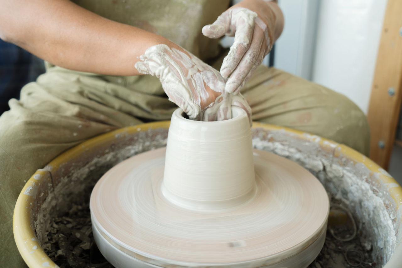 MIDSECTION OF PERSON PREPARING FOOD