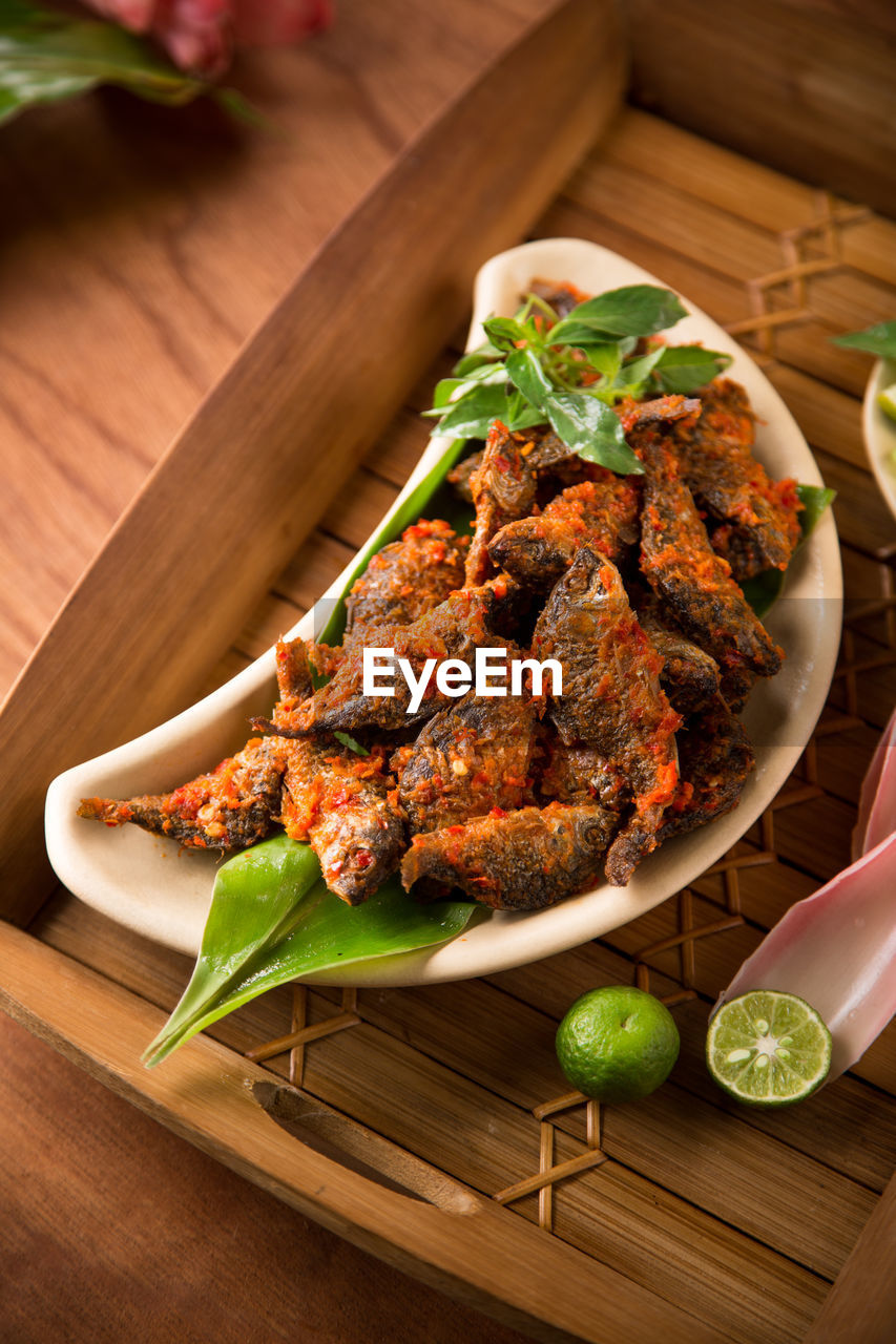 CLOSE-UP OF FOOD ON TABLE