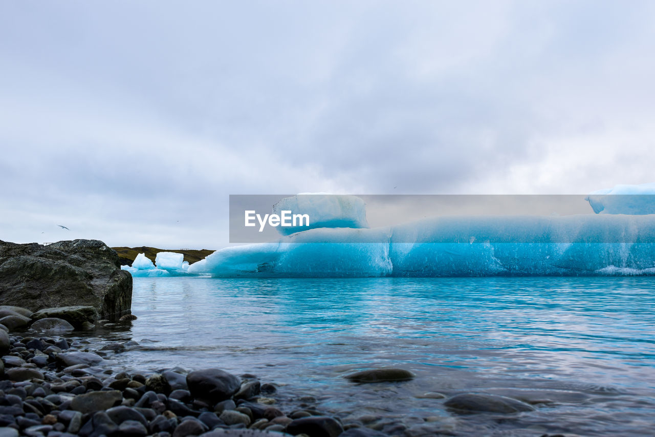 Scenic view of jökulsárlón glacier lagoon