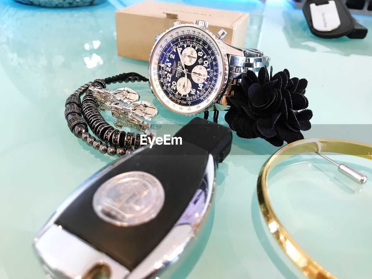 HIGH ANGLE VIEW OF CLOCK ON TABLE IN KITCHEN