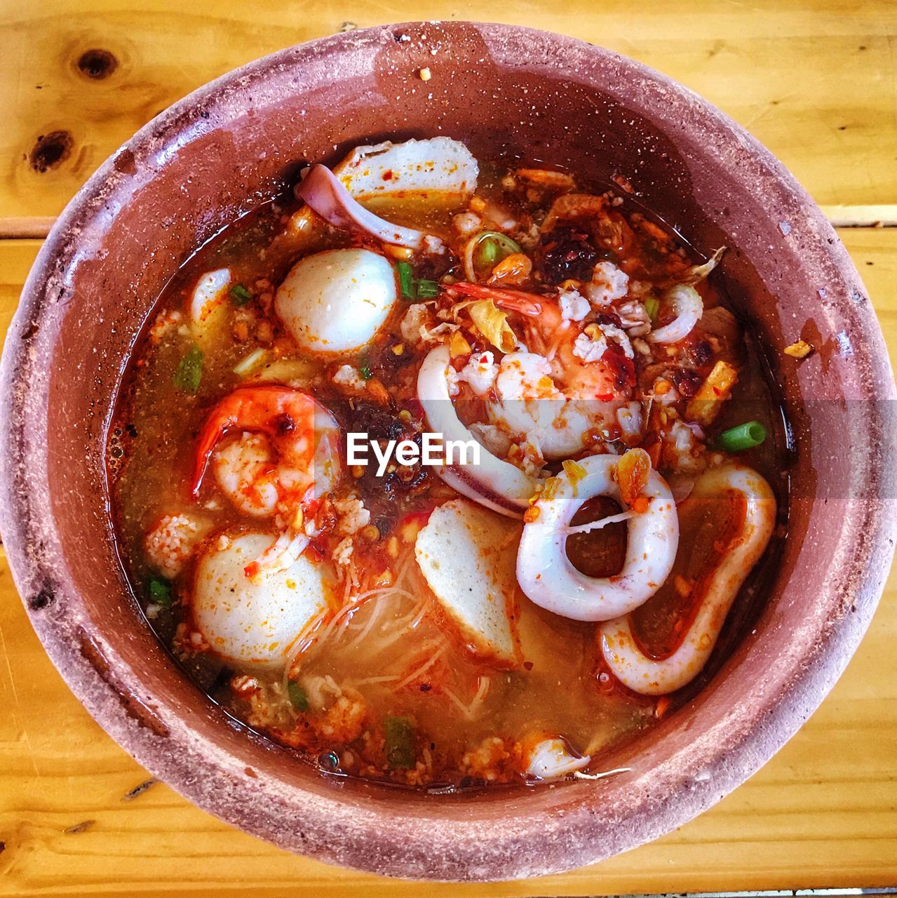 CLOSE-UP OF SOUP IN BOWL