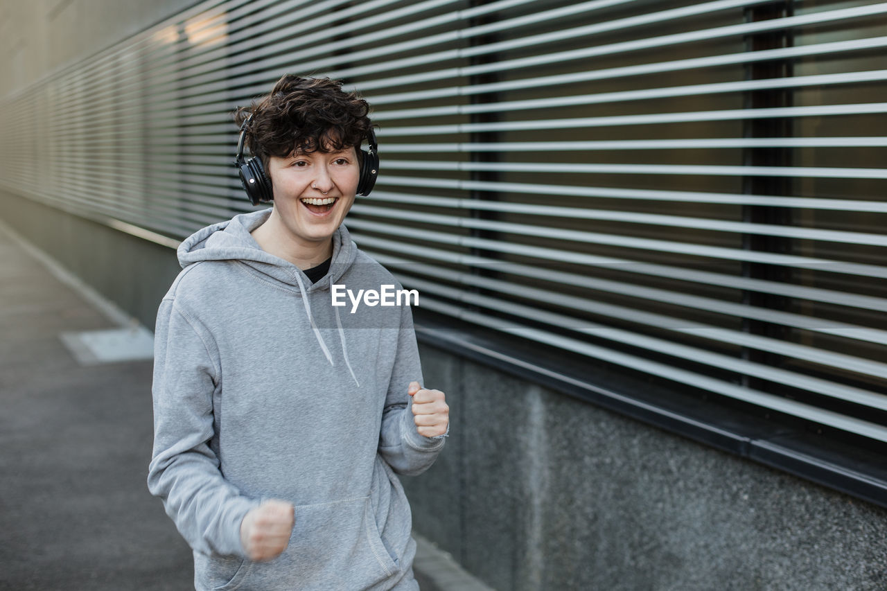 PORTRAIT OF YOUNG MAN STANDING OUTDOORS