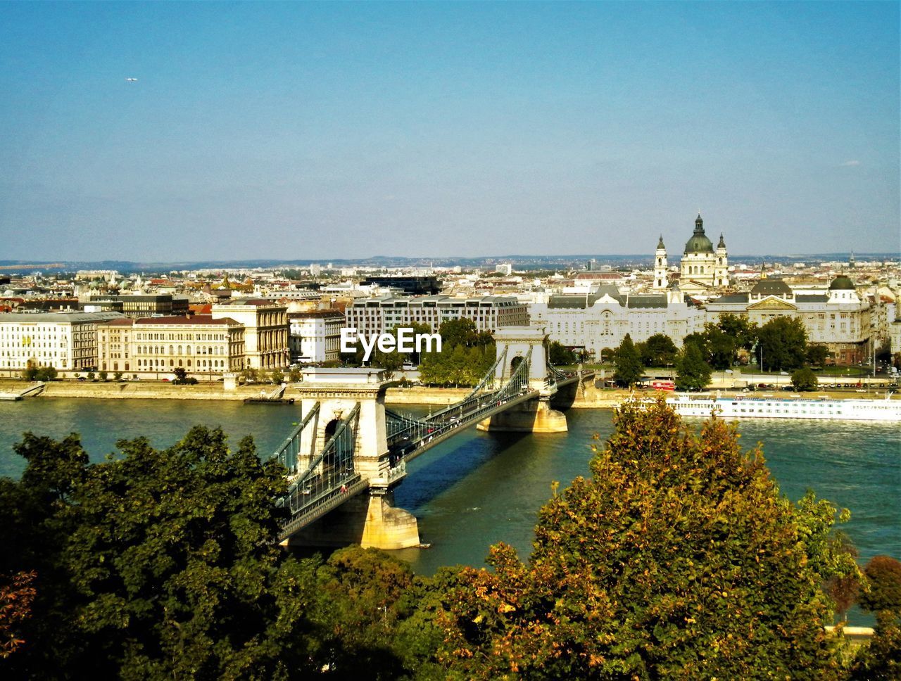 HIGH ANGLE VIEW OF BRIDGE OVER RIVER