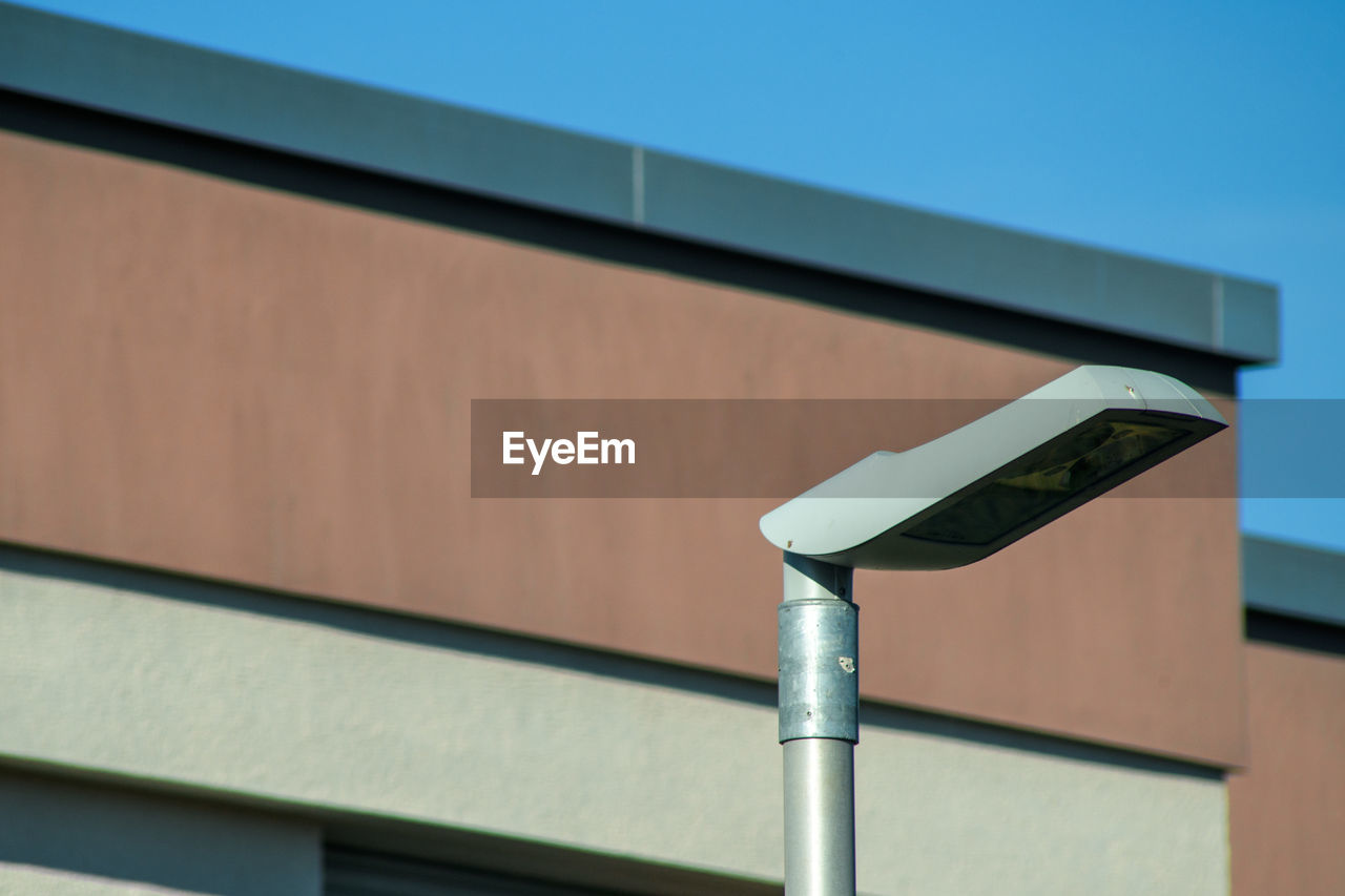 LOW ANGLE VIEW OF ELECTRIC LAMP ON BUILDING