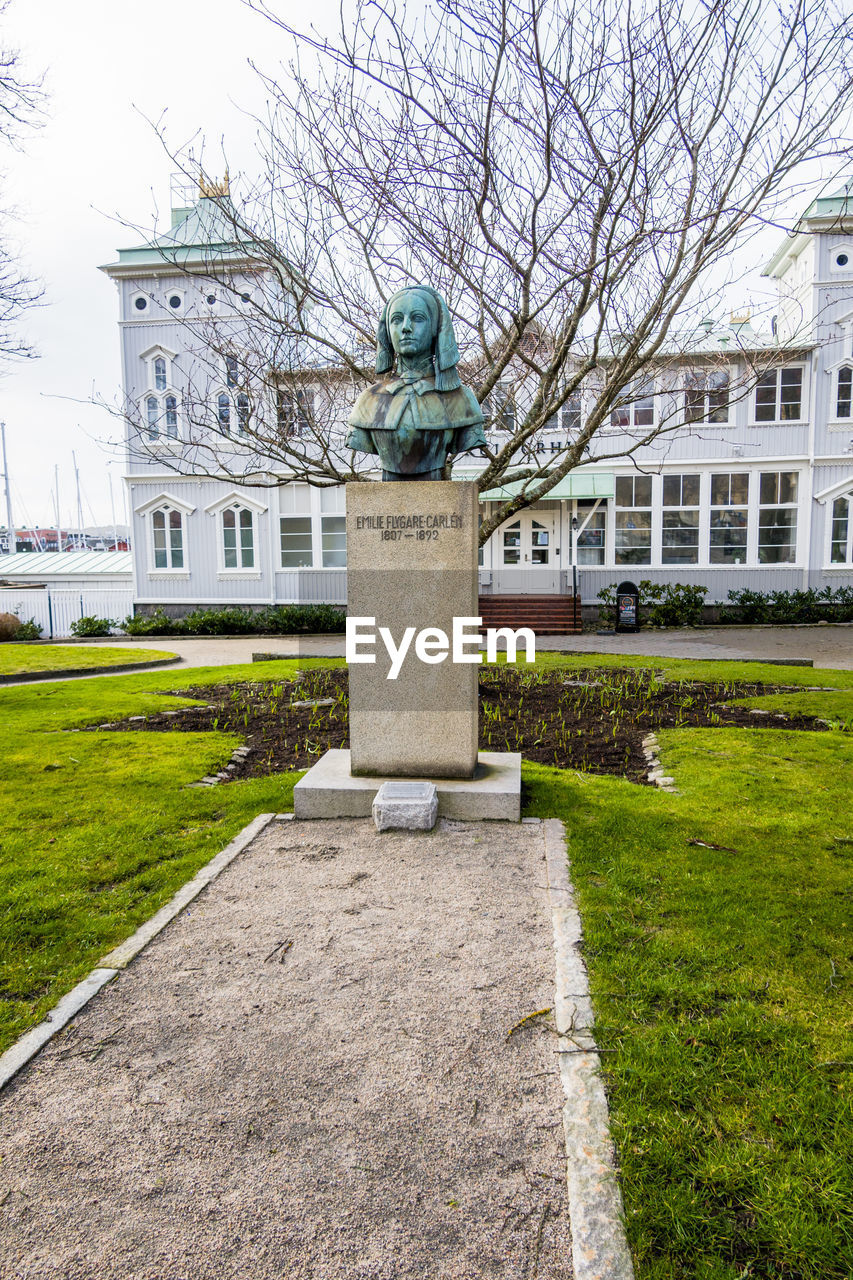 STATUE OF LAWN OUTSIDE HOUSE