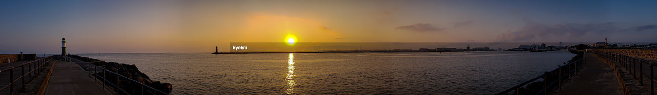 PANORAMIC VIEW OF SEA DURING SUNSET