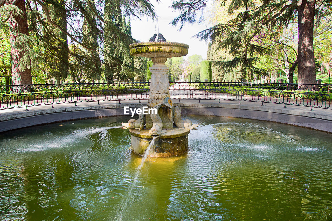 VIEW OF FOUNTAIN IN PARK