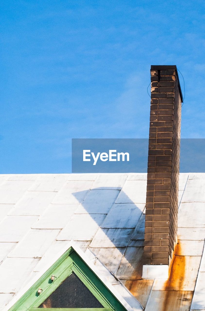 LOW ANGLE VIEW OF BUILT STRUCTURES AGAINST BLUE SKY