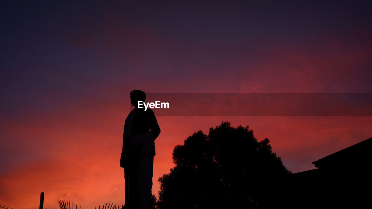 SILHOUETTE MAN STANDING AGAINST SKY DURING SUNSET