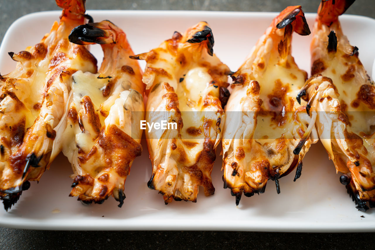 HIGH ANGLE VIEW OF SEAFOOD ON PLATE