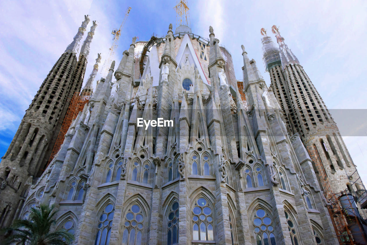 LOW ANGLE VIEW OF TEMPLE BUILDING