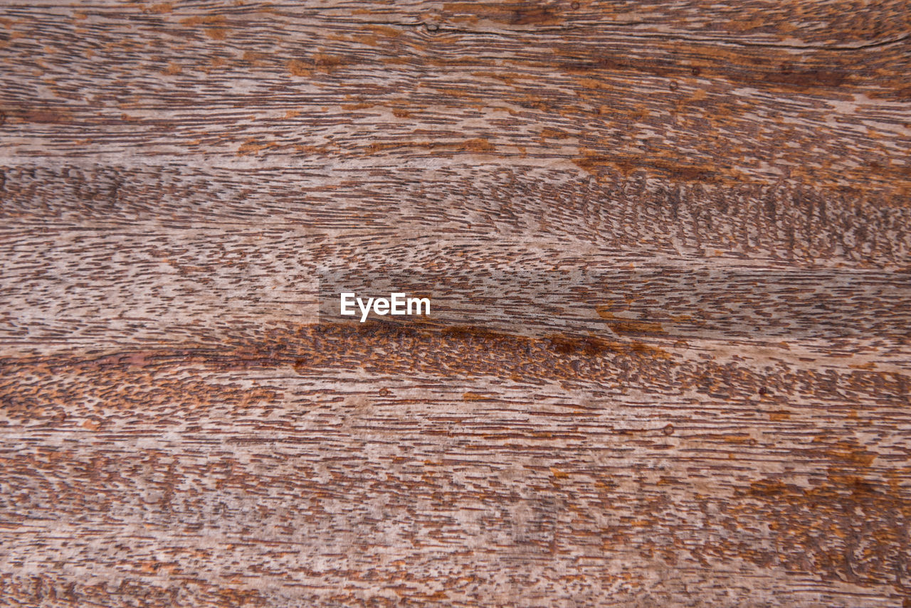 FULL FRAME SHOT OF TEXTURED WOOD