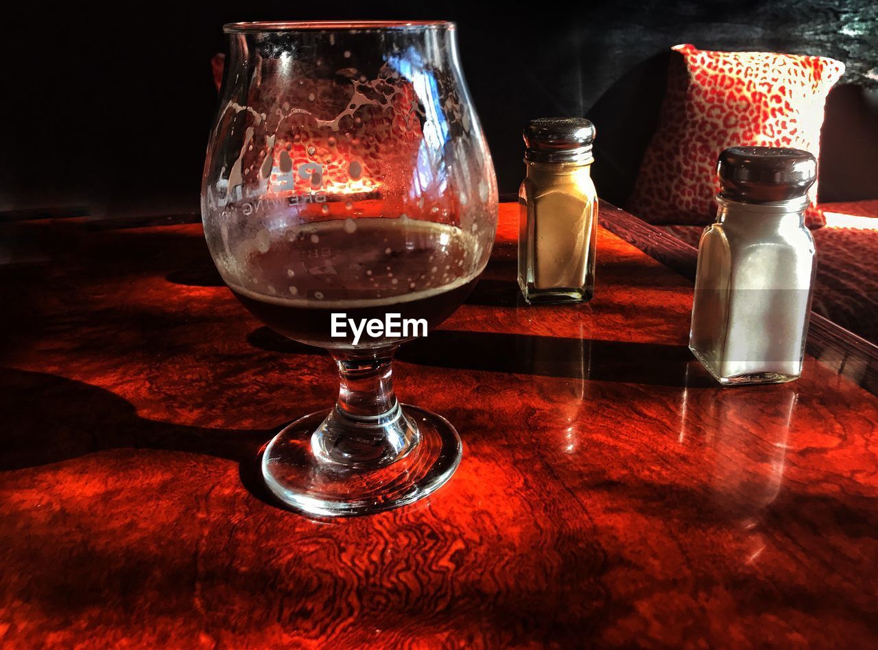 CLOSE-UP OF WINE GLASS ON TABLE IN RESTAURANT