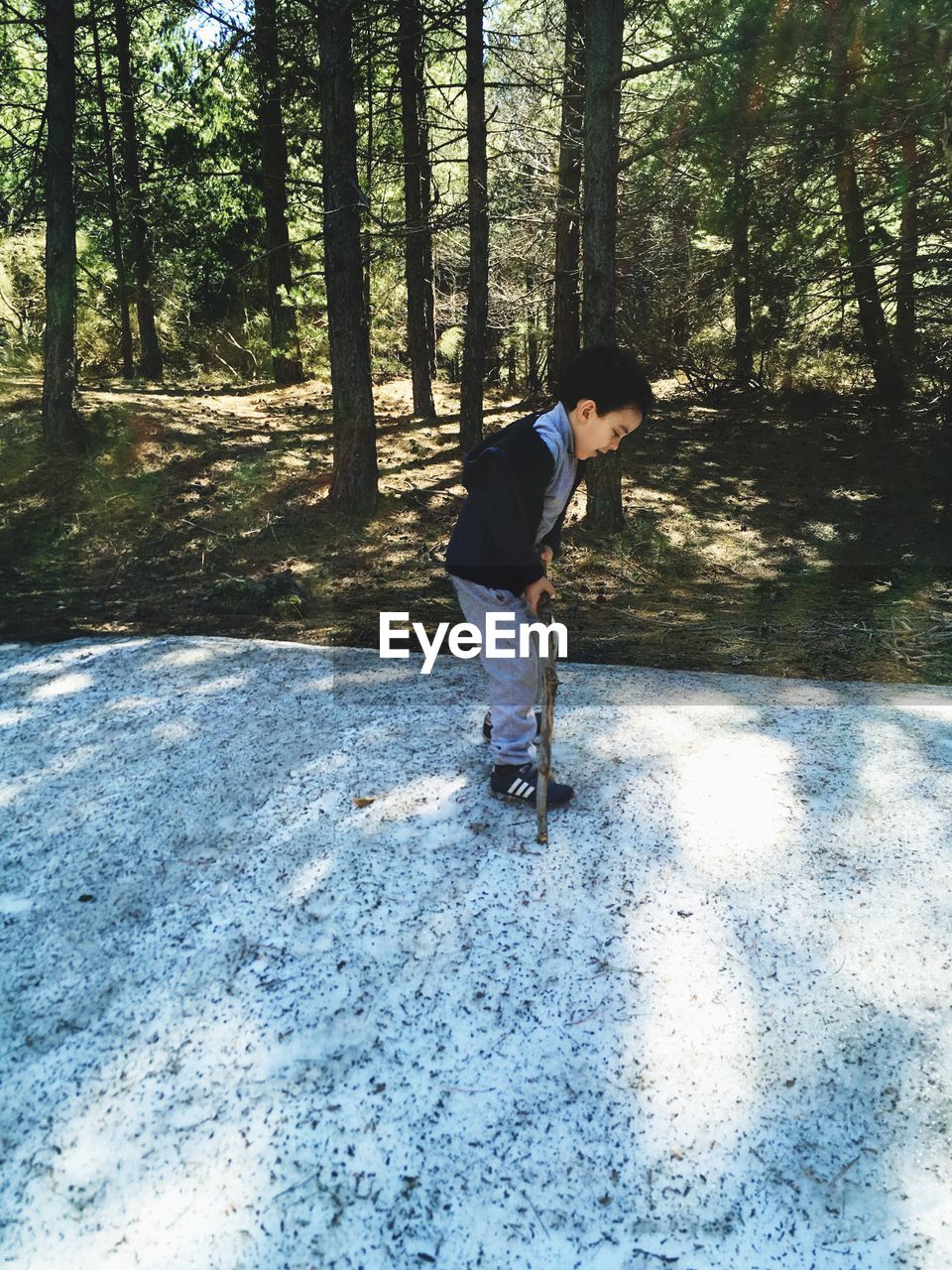 FULL LENGTH OF MAN STANDING ON SWING