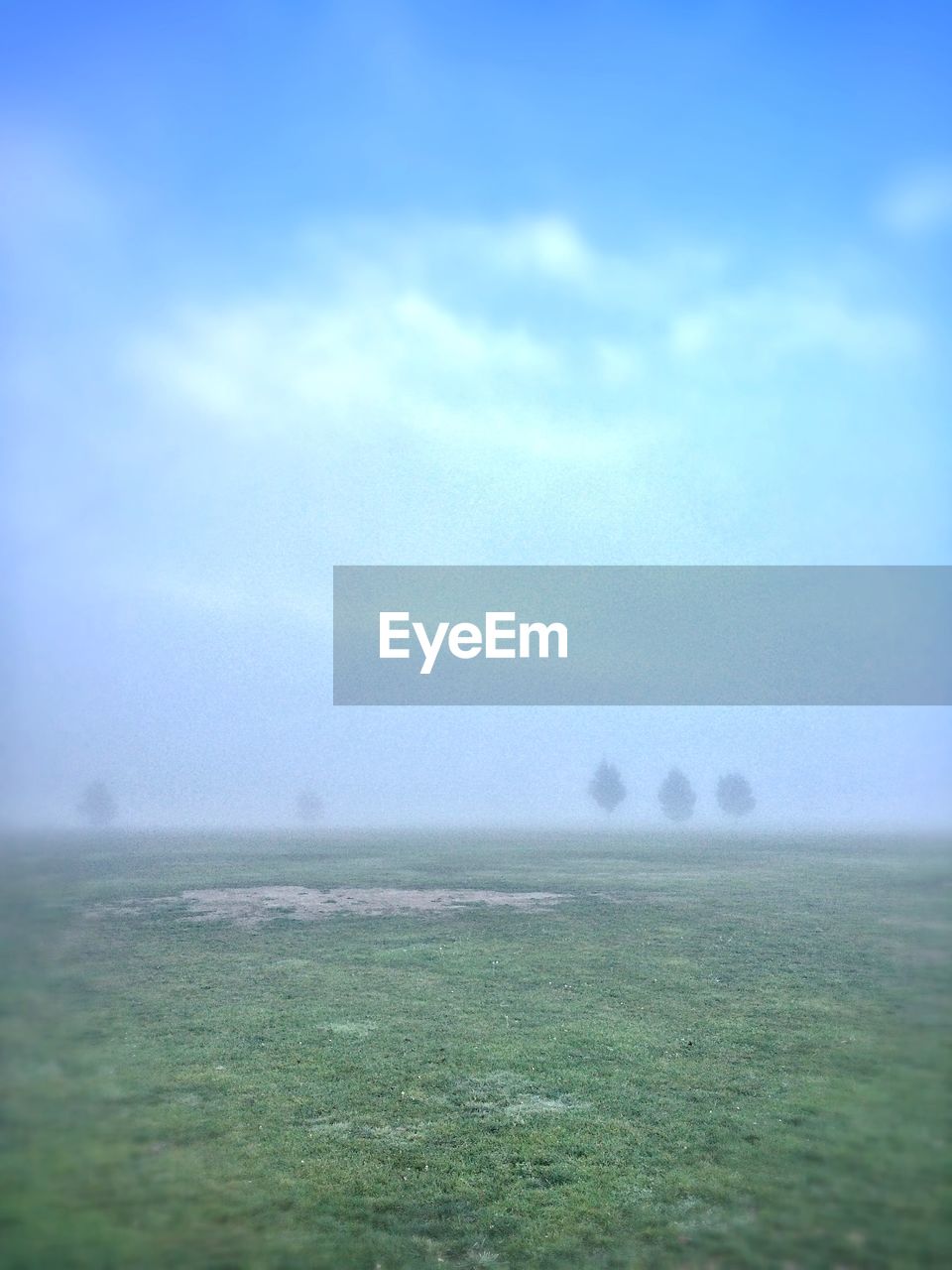 SCENIC VIEW OF FIELD AGAINST SKY DURING FOGGY WEATHER