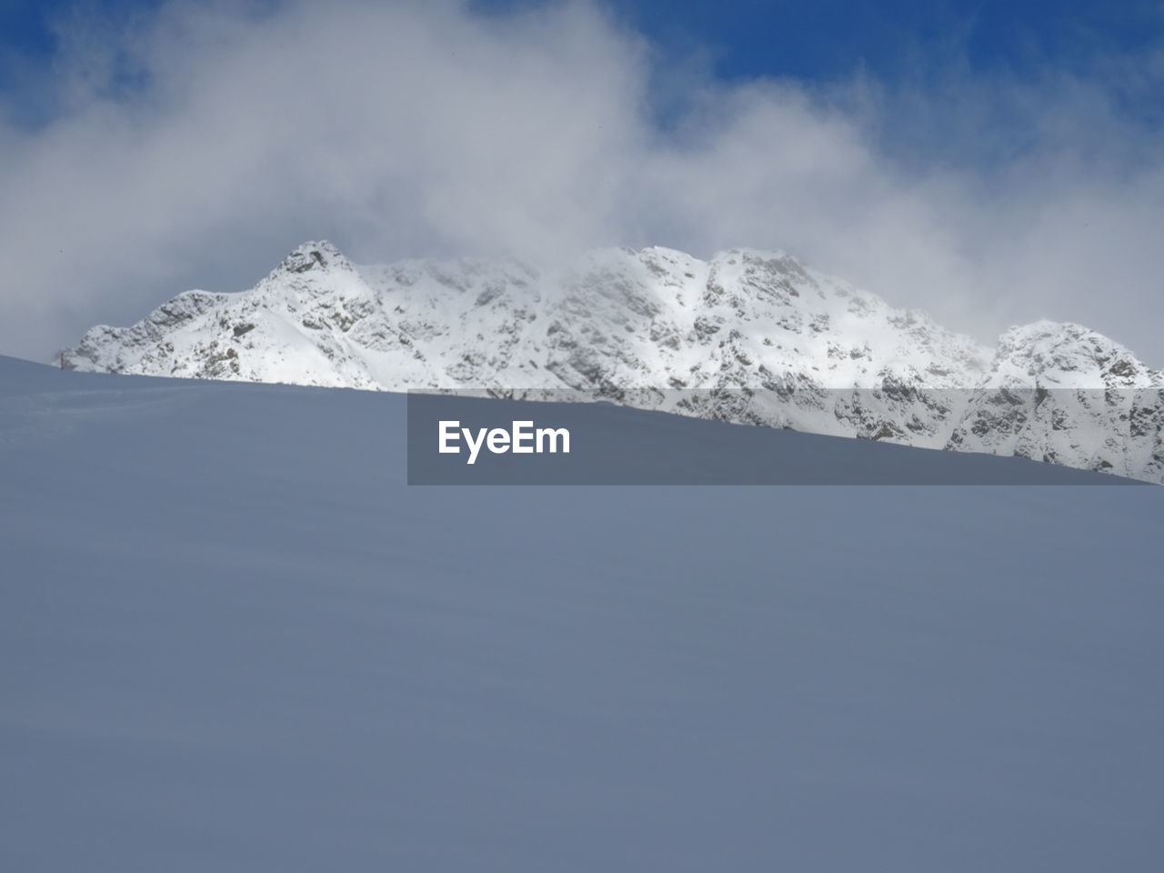 SNOWCAPPED MOUNTAIN AGAINST SKY