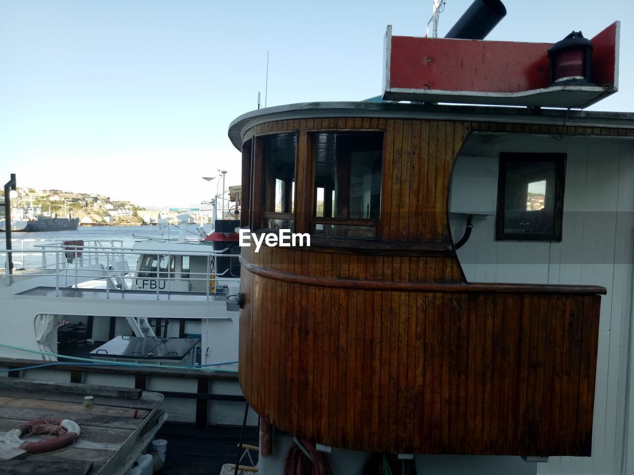 CLOSE-UP OF BOAT MOORED ON BUILDING