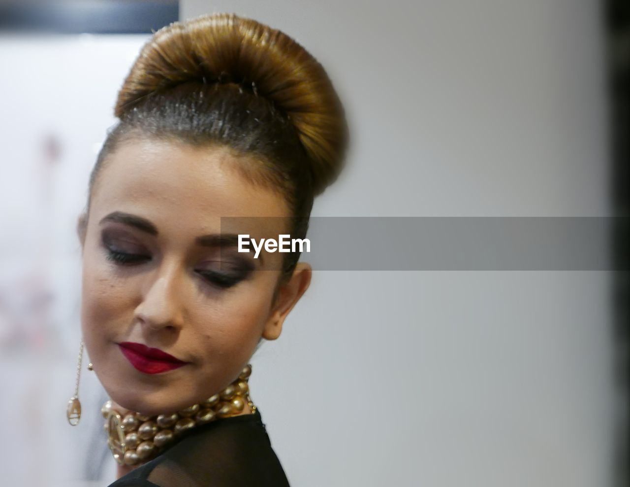 CLOSE-UP PORTRAIT OF YOUNG WOMAN WITH EYES