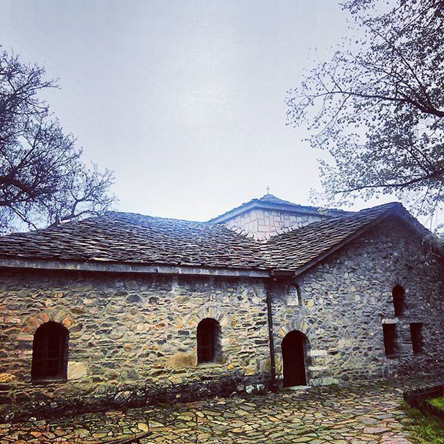 LOW ANGLE VIEW OF OLD BUILDING