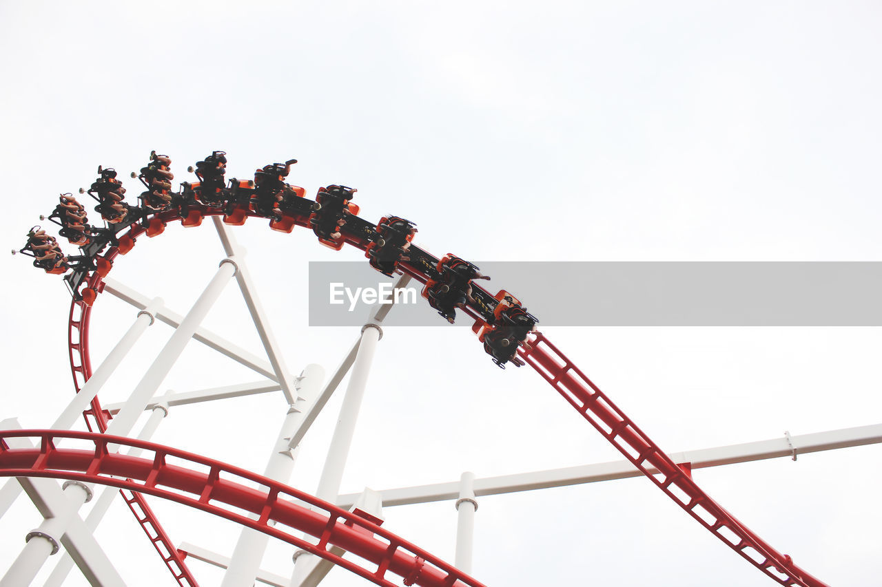 LOW ANGLE VIEW OF CHAIN SWING RIDE AGAINST SKY