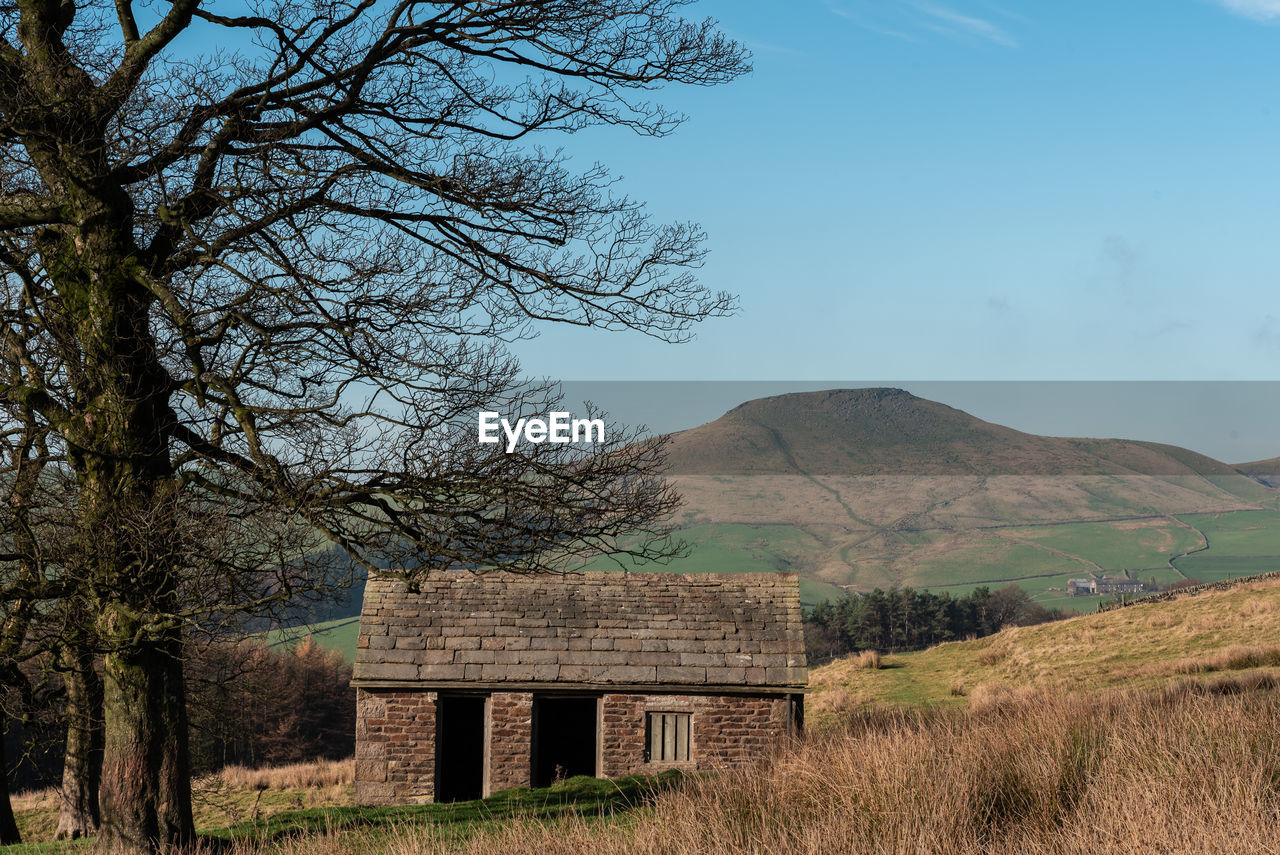 BUILT STRUCTURE ON LANDSCAPE AGAINST SKY