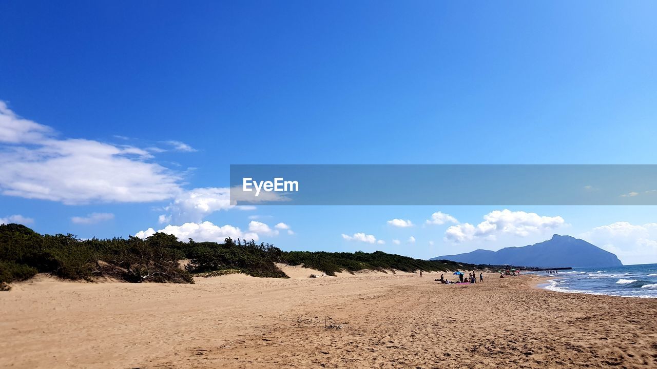 PANORAMIC VIEW OF BEACH AGAINST SKY