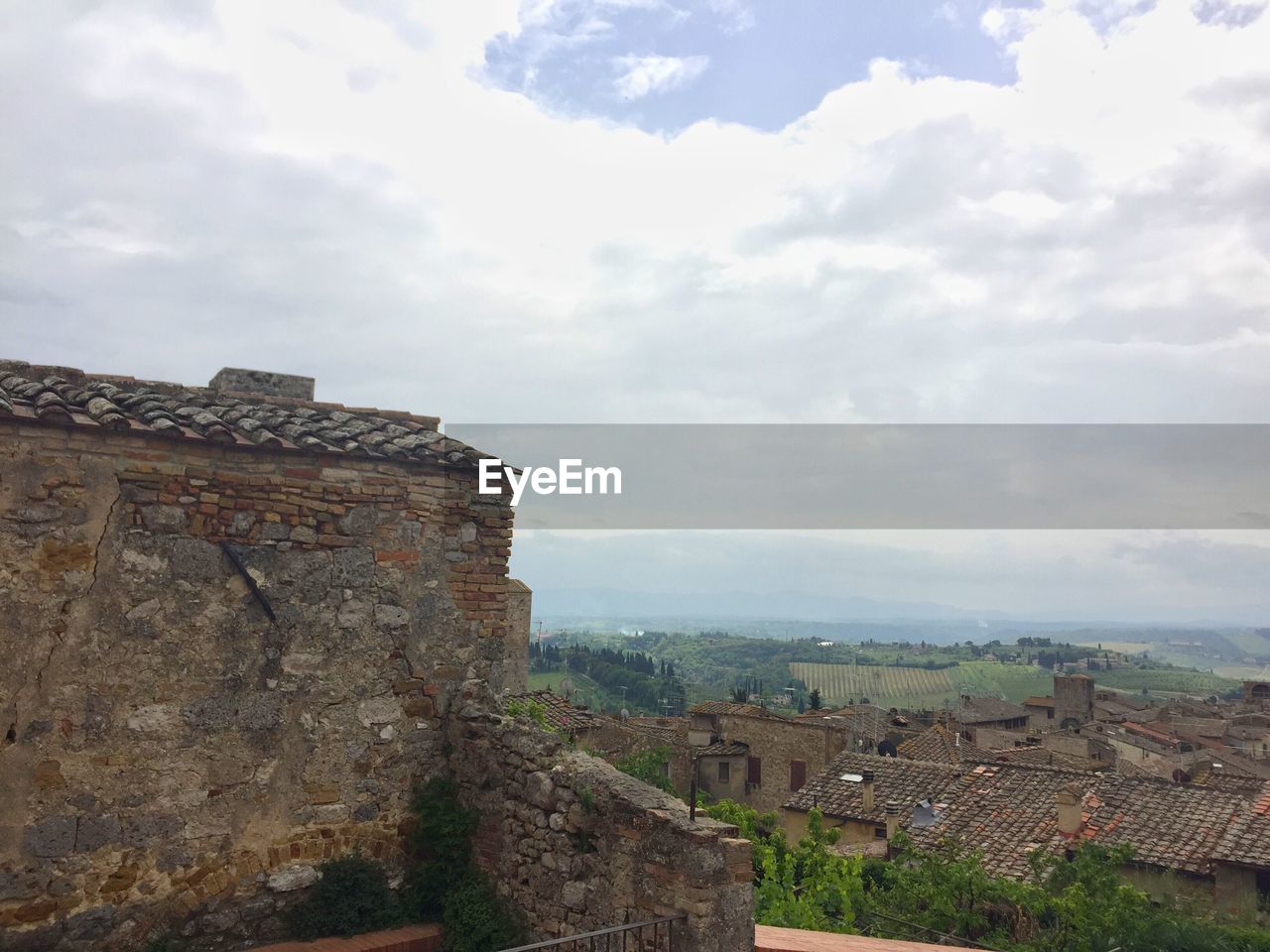 Houses in san gimignano against sky