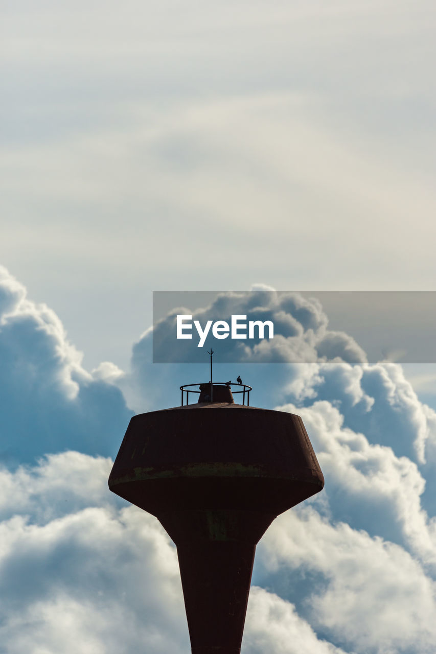 LOW ANGLE VIEW OF LIGHTHOUSE ON BUILDING AGAINST CLOUDY SKY