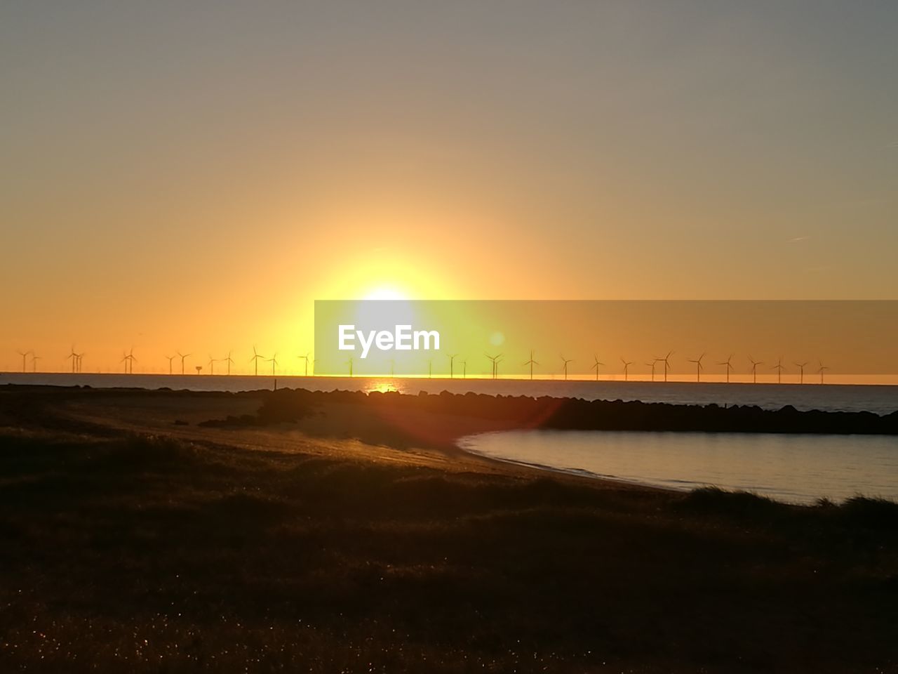 VIEW OF SEA AGAINST CLEAR SKY DURING SUNSET