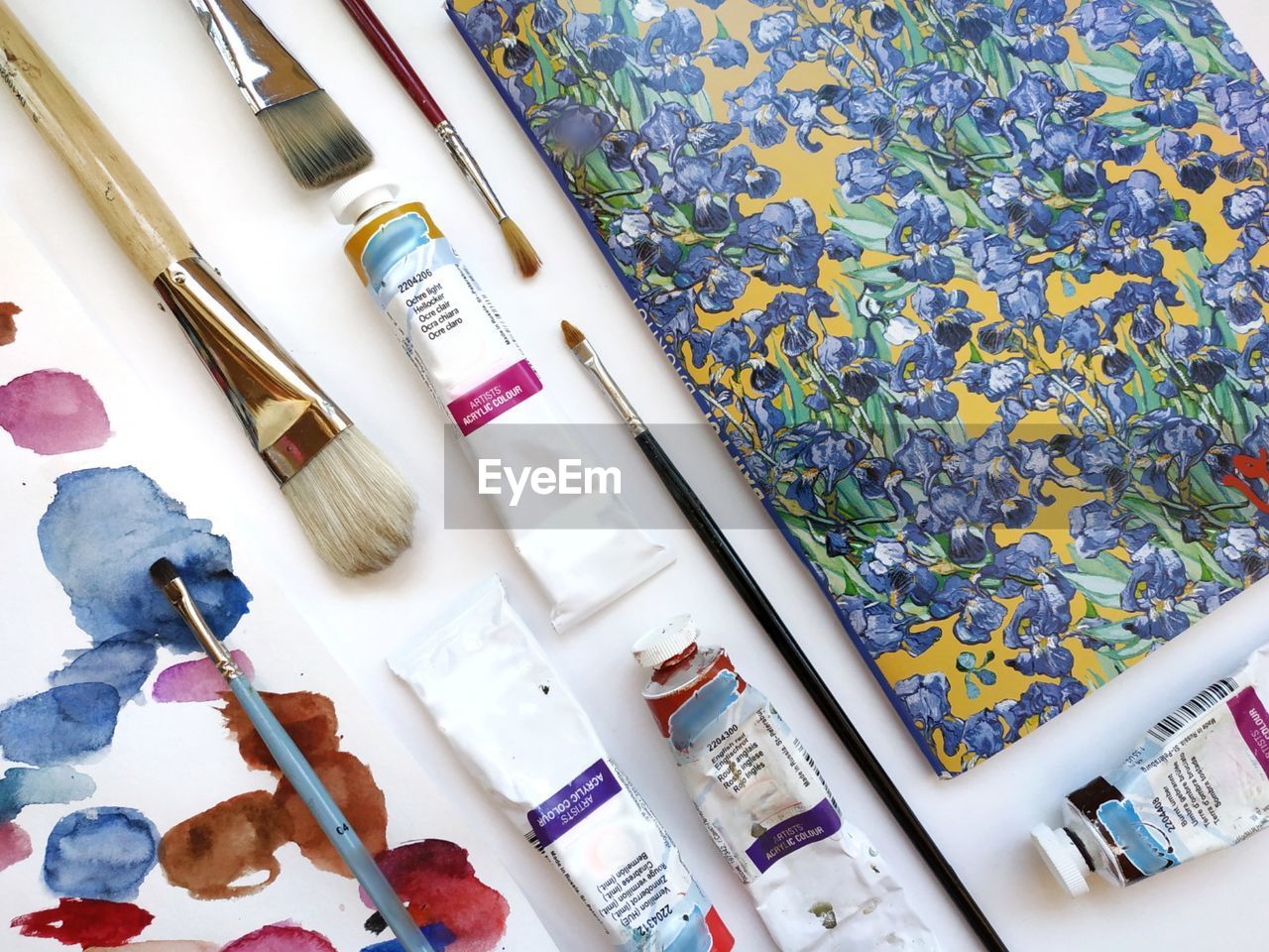 HIGH ANGLE VIEW OF PAINTBRUSHES ON SHELF